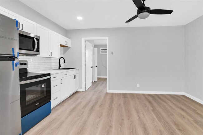 Building Photo - 1841 Adams St