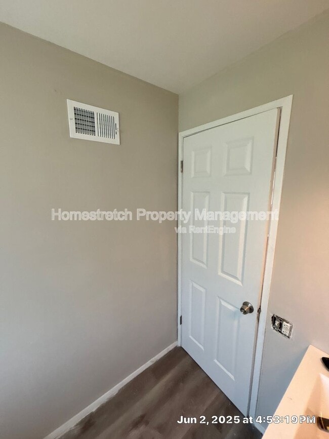 Building Photo - 1385 Wadsworth Dr
