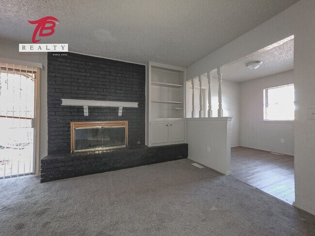 Building Photo - Spacious 3 bedroom, 2 bath single-family home in the desirable Lyrewood/Woodlake area of northwes...