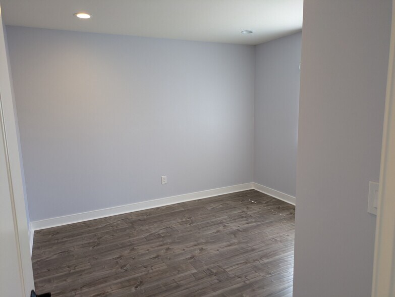 Building Photo - 2614 Chariton St