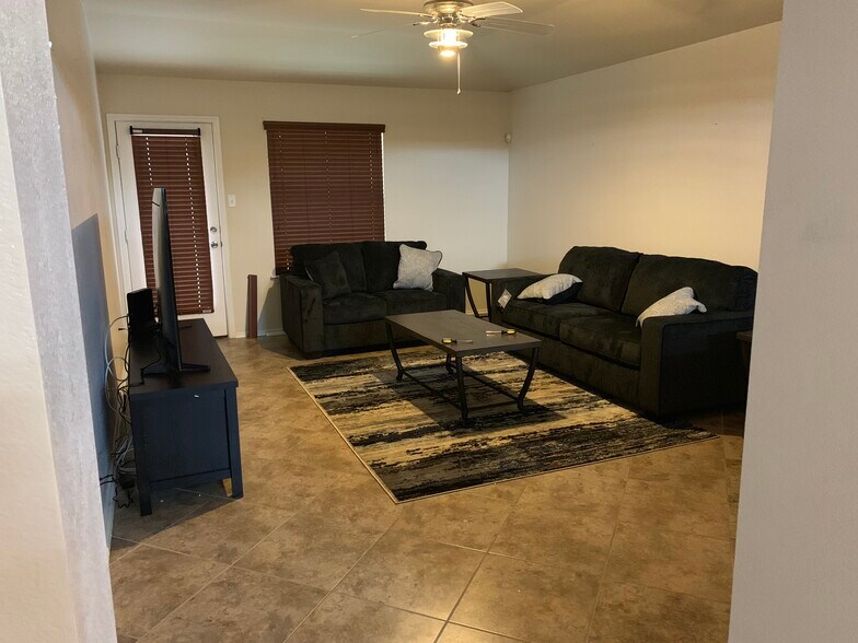 Living room - 4606 Lookout Mountain Ln