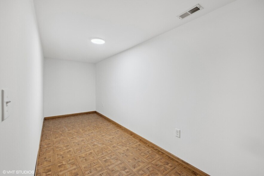 Building Photo - 8152 Daniel Dr