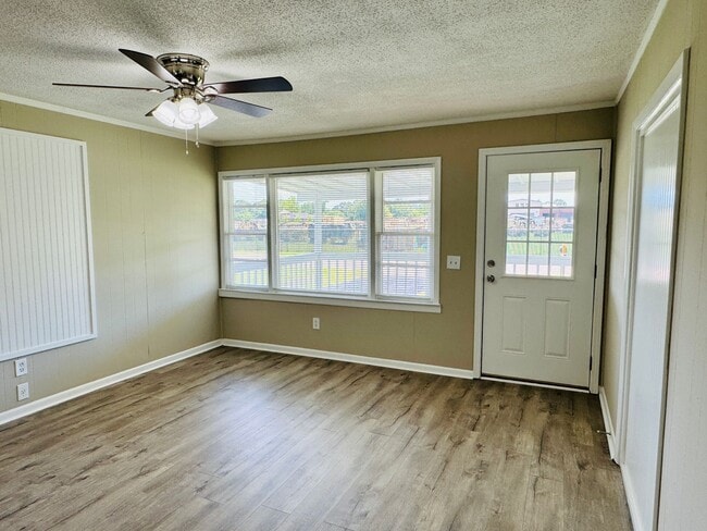 Building Photo - 4-Bedroom that has it all !