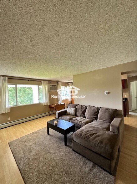 Building Photo - 2740 Rosalyn Ct