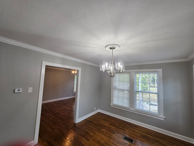 Building Photo - 2801 Oak St