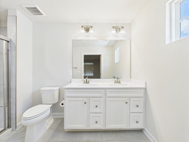 Building Photo - Functional Floorplan, Modern Comfort – Wel...