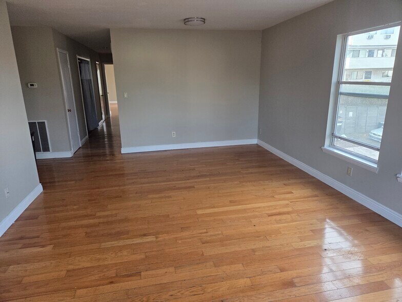 Building Photo - 37 Greenwich Ave