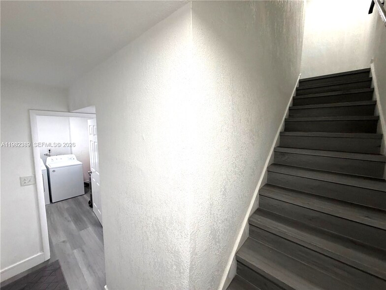 Building Photo - 7155 W 2nd Way