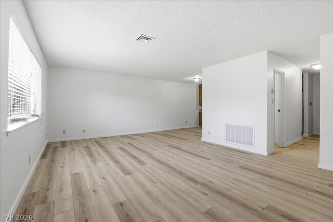 Building Photo - 210 Greenbriar Townhouse Way