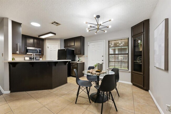 Building Photo - 2306 Alimony Cove