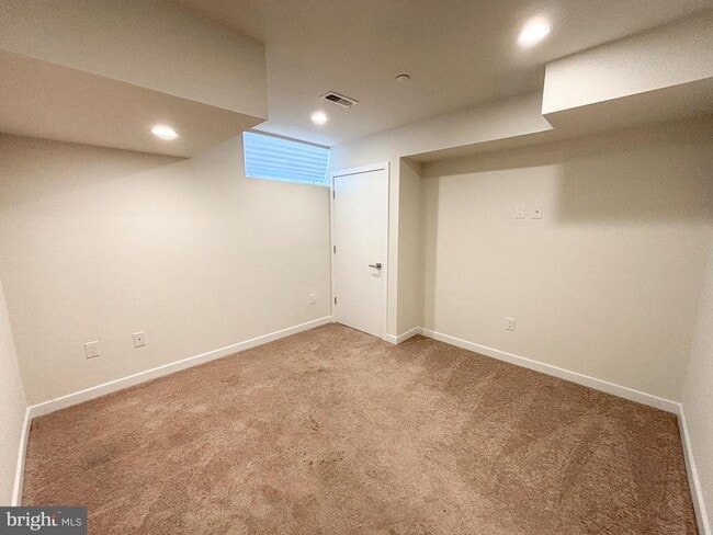 Building Photo - 1439 S Taylor St