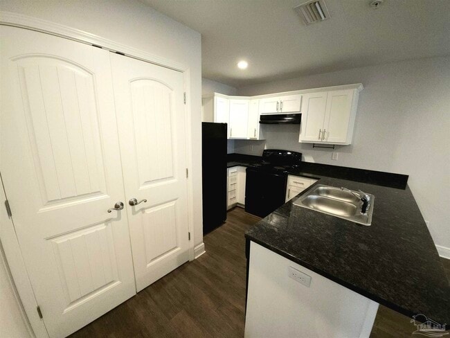 Building Photo - 313 N Navy Blvd