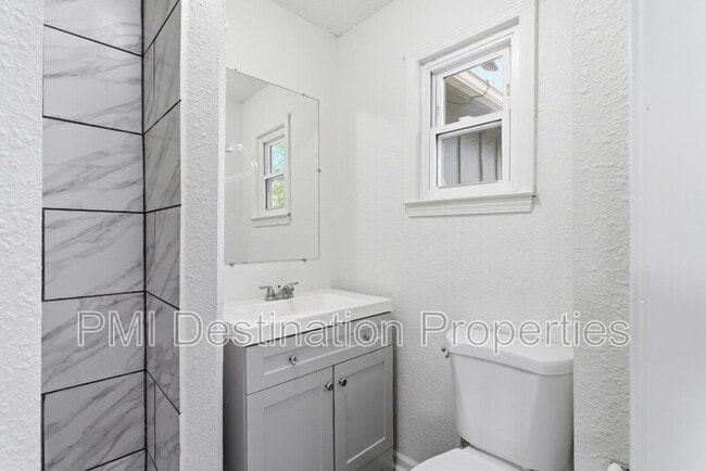 Building Photo - 5026 Locust Ave