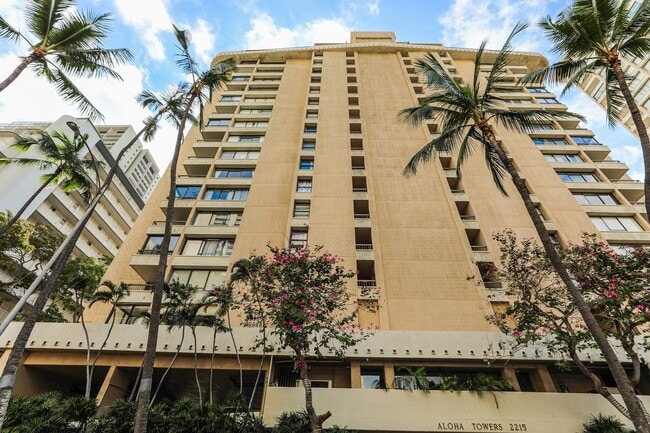 Building Photo - Aloha Towers - 2 bedroom, 2 bath corner unit with 1 covered parking stall