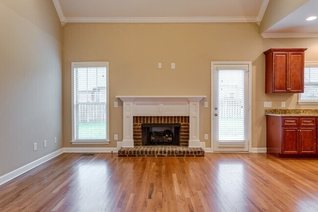 Building Photo - 4-Bed/3-Bath with Bonus Rm. in Spring Hill!