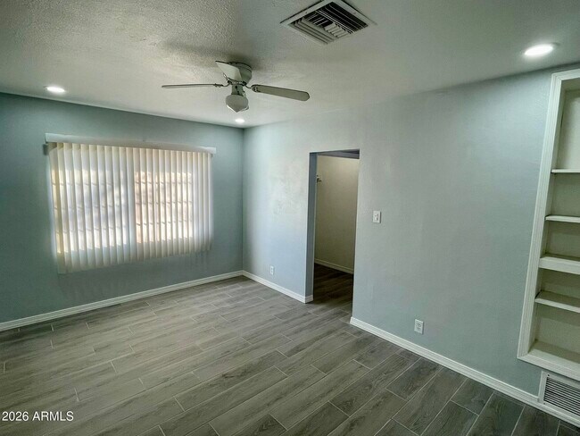 Building Photo - 7519 N 59th Ln