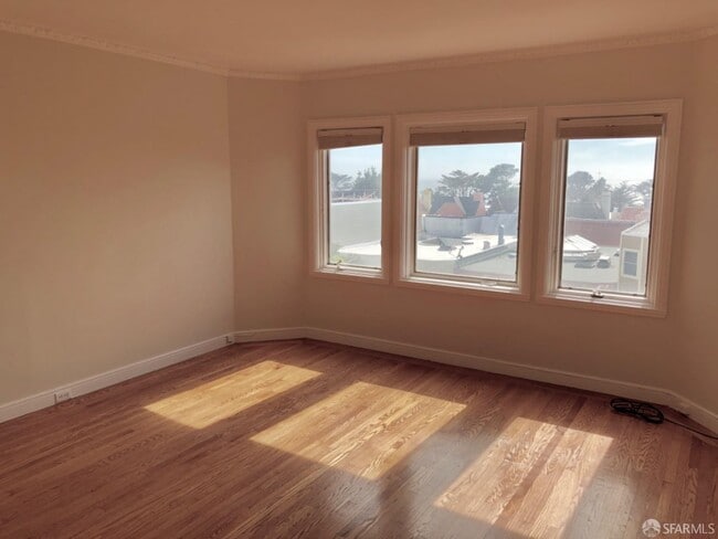 Building Photo - 1537 34th Ave