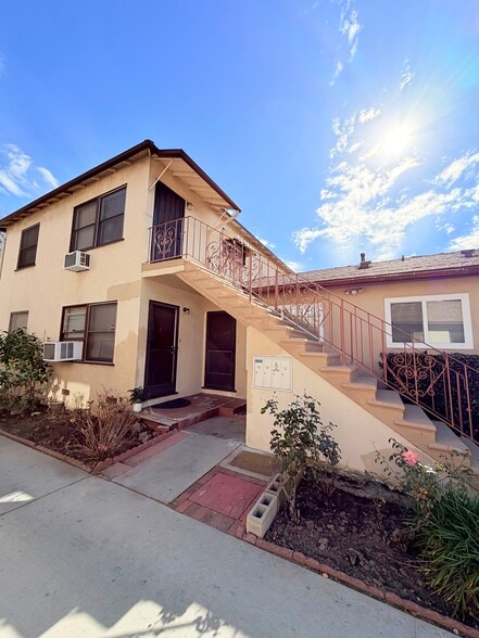 Building Photo - 7110 1/2 Haskell Ave