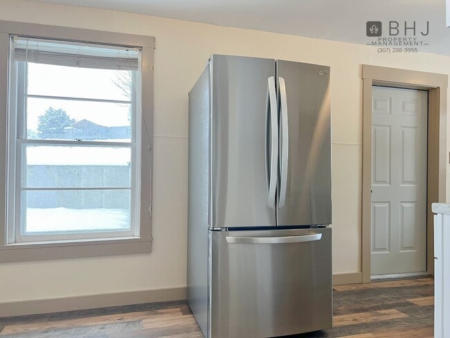 Building Photo - 6 month lease! 3 bed/ 1 bath Single Family Home on Coffeen!