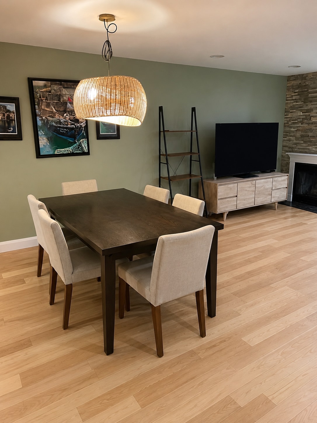 Dining Room - 625 E Del Mar Blvd