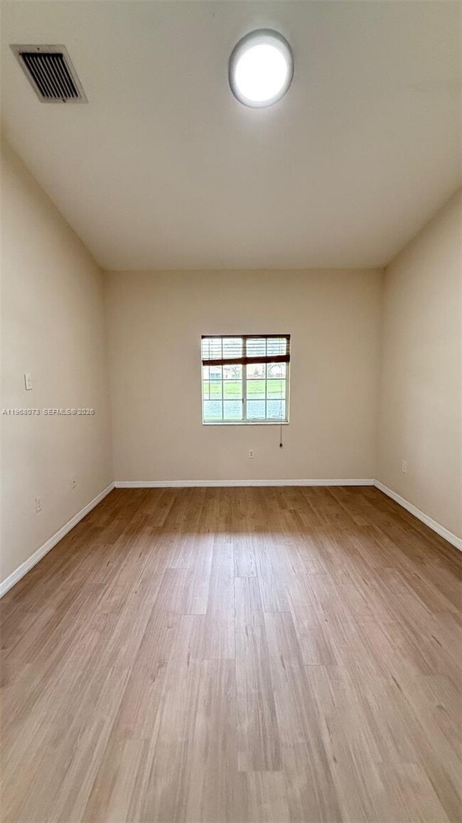 Building Photo - 3323 NE 11th Dr