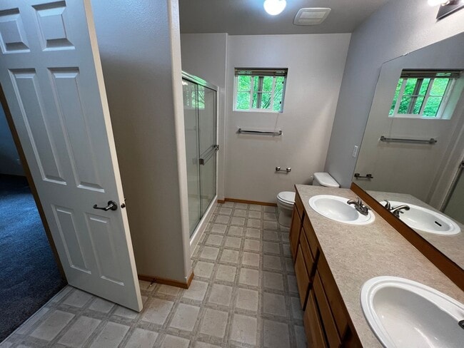 Building Photo - DuPont, end unit, 3 bedroom, 2.5 bath Townhome