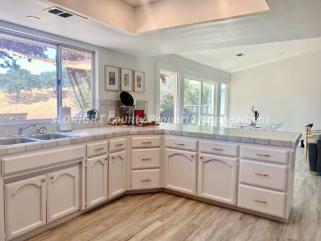 Building Photo - AVAILABLE NOW- Recently Updated Home on Lake Nacimiento - 3 Bed / 2 Bath