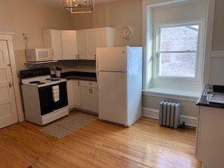 Building Photo - 423 E Portage Ave