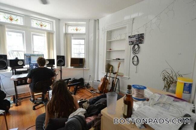 Building Photo - 64 Hemenway St