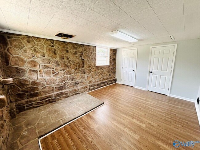 Building Photo - 3606 NW Kenard Ave