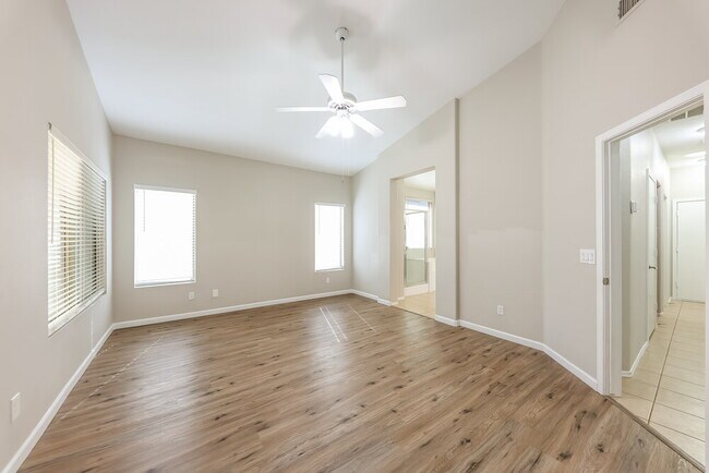 Building Photo - 3556 W Warren Ln