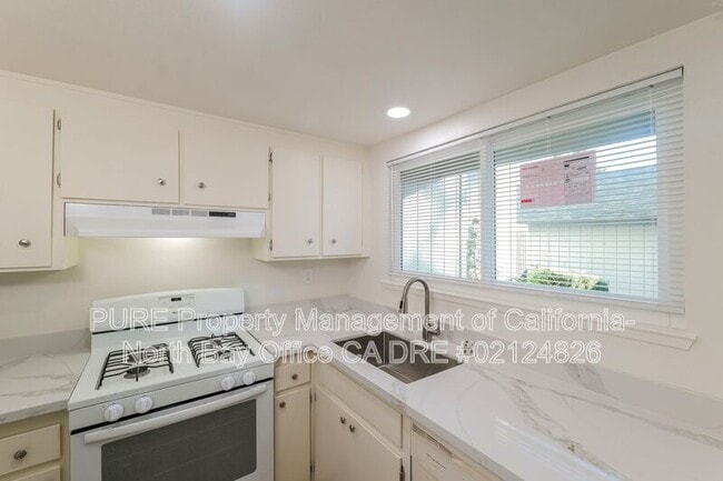 Building Photo - 2305 Cross Ave