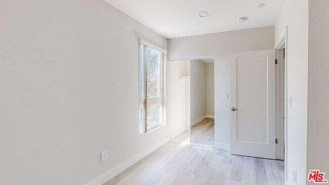 Building Photo - 236 Rosemont Ave