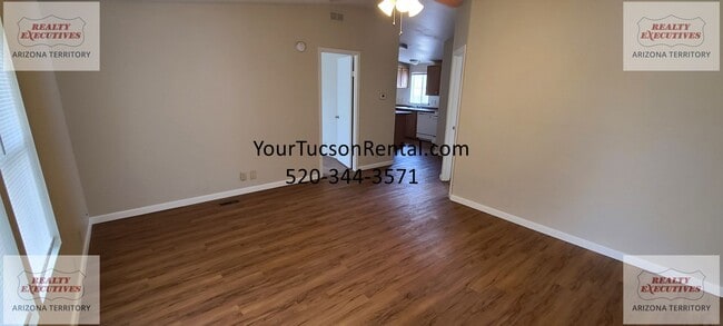Building Photo - Irvington & Park - 4/2 baths with AC