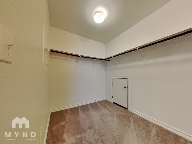 Building Photo - 3801 Soft Shore Ln