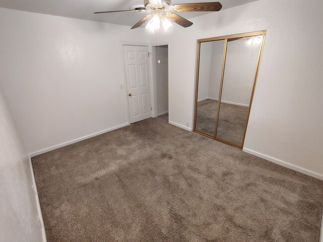 Building Photo - 301 Camellia Way