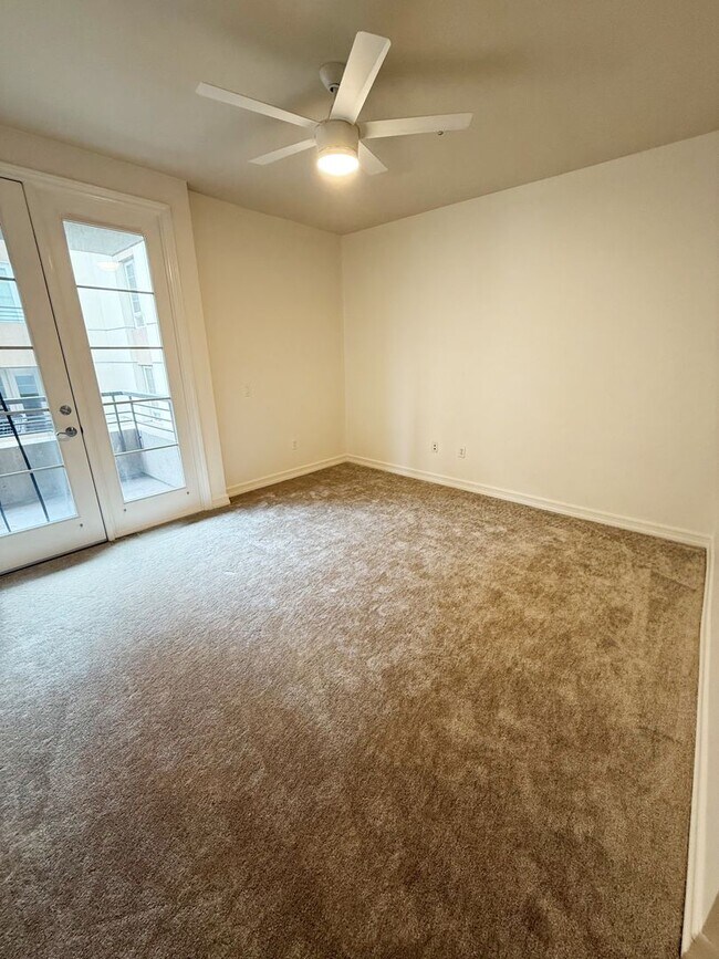 Building Photo - 2 Bed/2 Bath Condo available at Union Square!