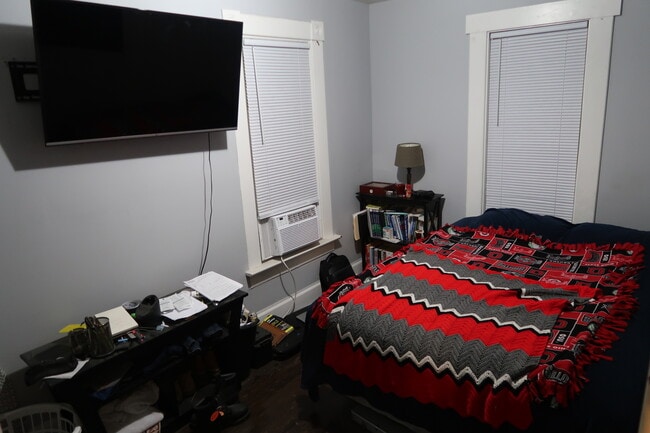 Building Photo - 1515-1517 Summit Street