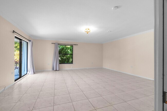 Building Photo - 2100 Cocoanut Rd