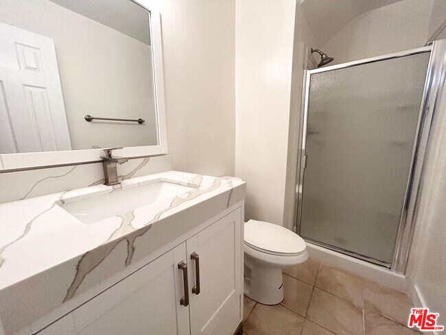 Building Photo - 439 S Oakhurst Dr