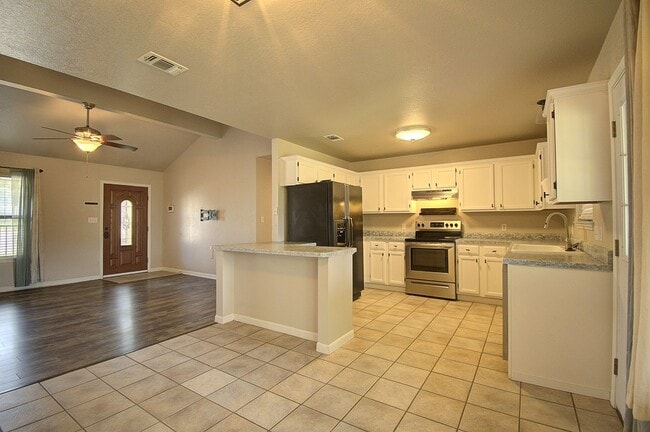 Building Photo - 117 Dover Dr