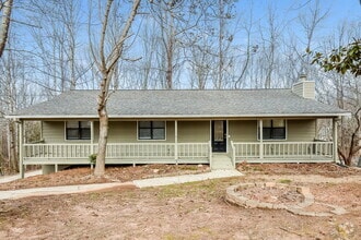 Building Photo - 584 Brooks St