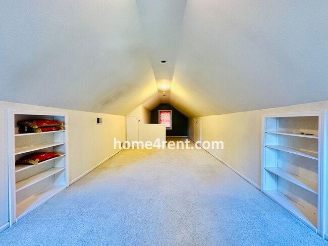 Building Photo - Charming Dutch Colonial in Brookside w/ an Updated Kitchen, Wood Floors, Fenced Yard and a Finish...