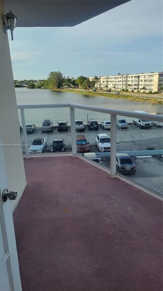 Building Photo - 1351 NE Miami Gardens Dr