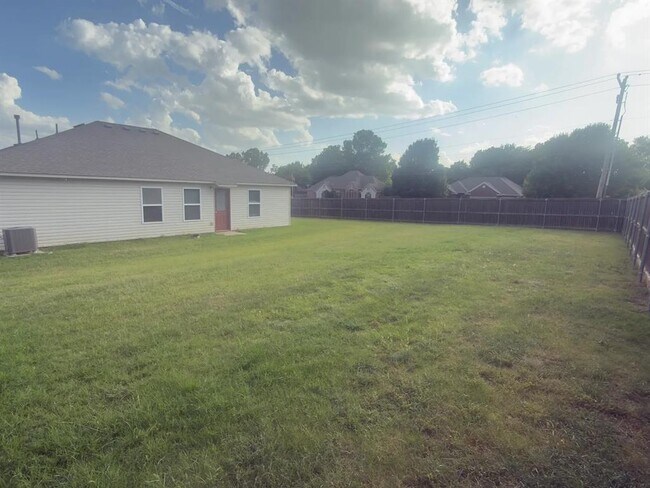 Building Photo - 839 W Judy Dr