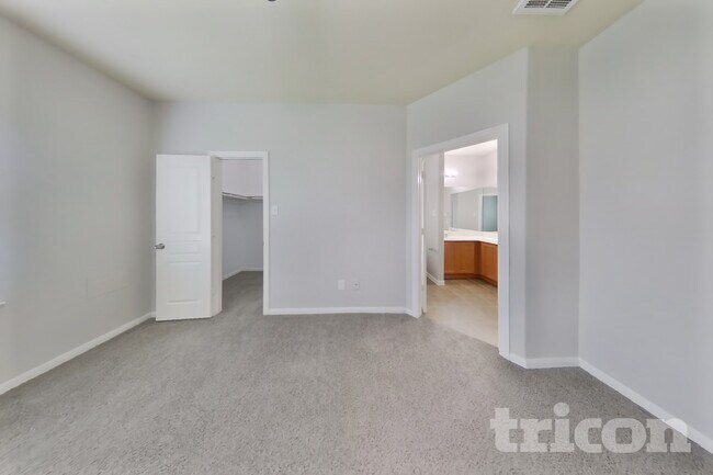 Building Photo - 2122 Hackberry Bank Ln