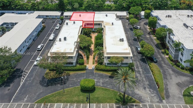 Building Photo - 9940 Collins Ave