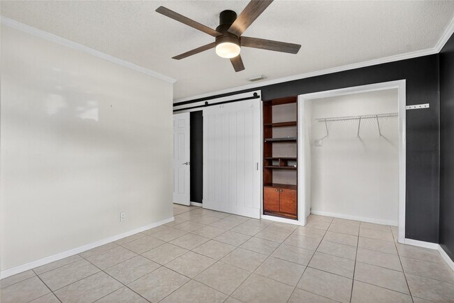 Building Photo - 111 SE 14th Pl