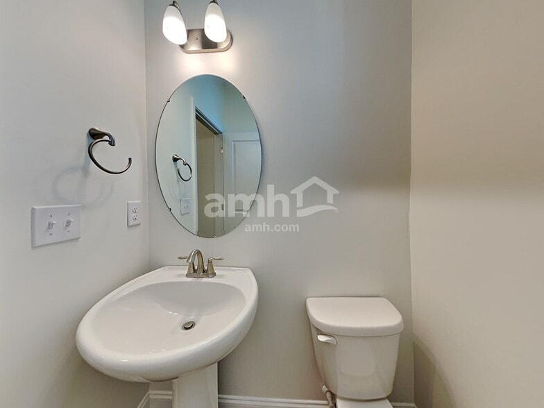 Building Photo - 185 Larragan Dr