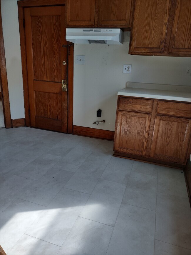 Kitchen - 2914 S Lenox St